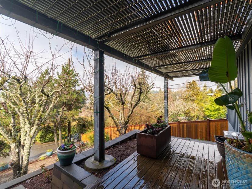 Property photo for 5320 47th Avenue Sw, Seattle photo 8