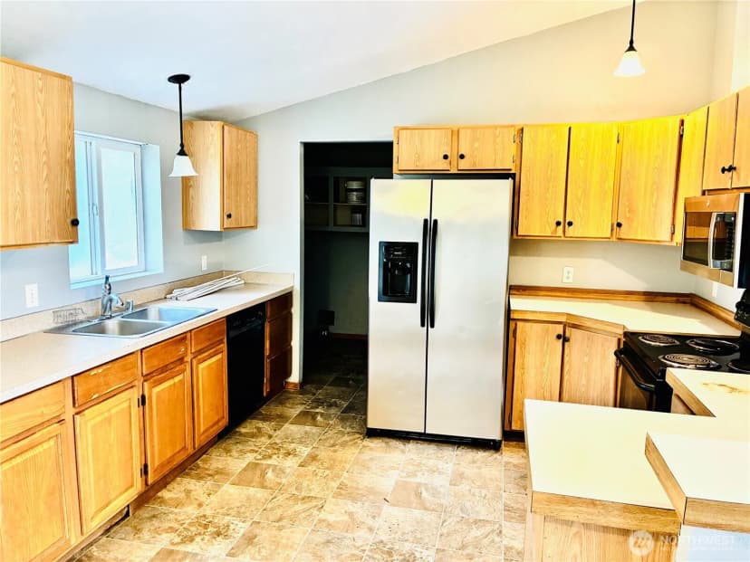 Property photo for 8212 350th Street Ct E, Roy photo 6
