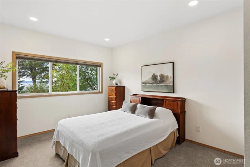 Property photo for 804 S 280th Street, Des Moines photo 11