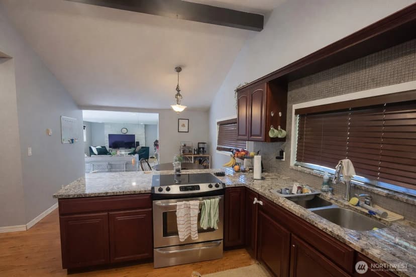 Property photo for 7417 Ne 170th Street, Kenmore photo 9