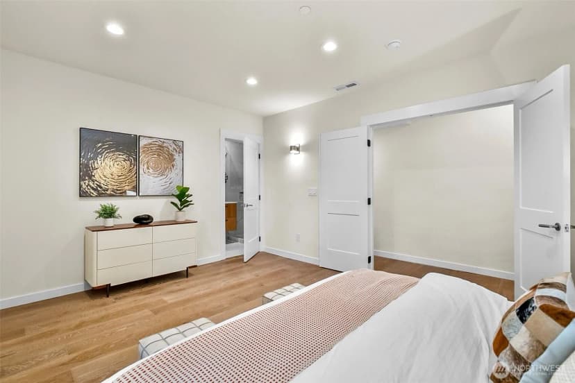 Property photo for 10823 Se 12th Street, Bellevue photo 33