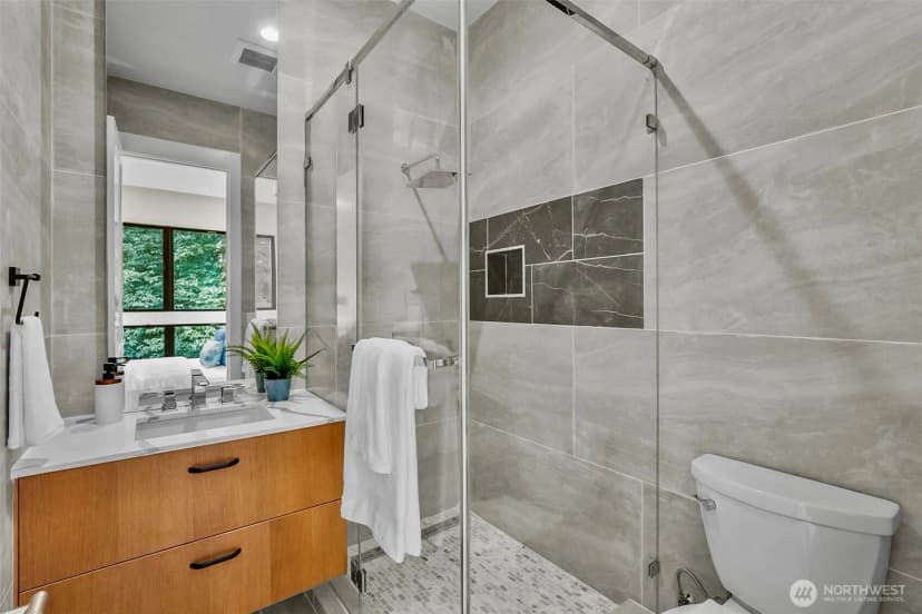 Property photo for 10823 Se 12th Street, Bellevue photo 15