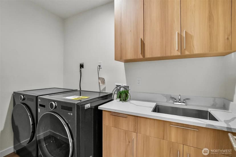 Property photo for 10823 Se 12th Street, Bellevue photo 38
