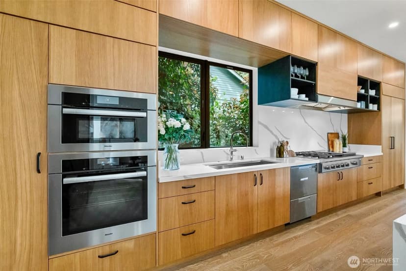 Property photo for 10823 Se 12th Street, Bellevue photo 10