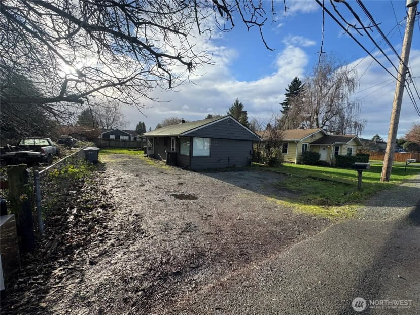 Property photo for 10908 10910 Valley Avenue E, Puyallup photo 11
