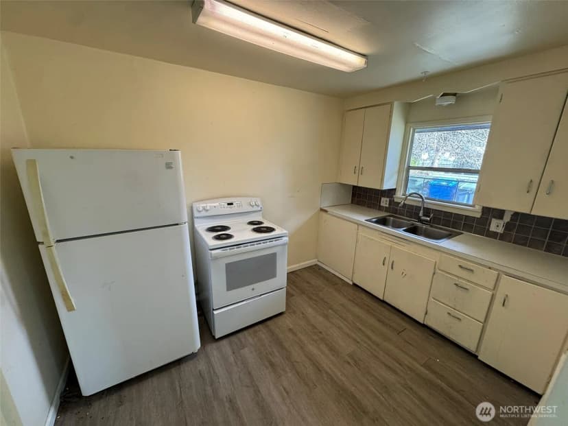Property photo for 10908 10910 Valley Avenue E, Puyallup photo 19