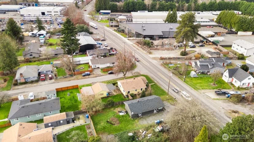 Property photo for 10908 10910 Valley Avenue E, Puyallup photo 8