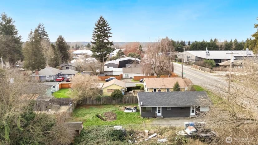 Property photo for 10908 10910 Valley Avenue E, Puyallup photo 3