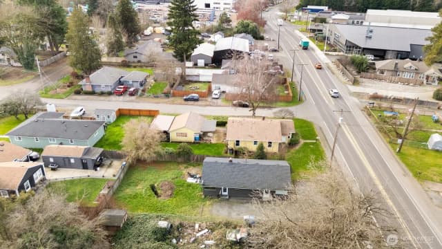 Property photo for 10908 10910 Valley Avenue E, Puyallup photo 5