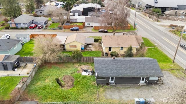 Property photo for 10908 10910 Valley Avenue E, Puyallup photo 4