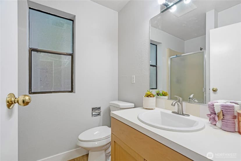 Property photo for 10401 Ne 32nd Place #a101, Bellevue photo 17