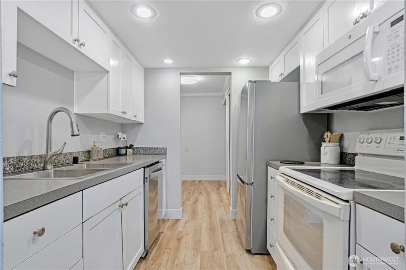 Property photo for 10401 Ne 32nd Place #a101, Bellevue photo 8