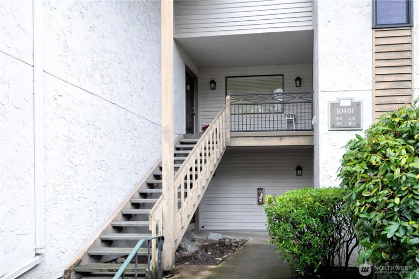 Property photo for 10401 Ne 32nd Place #a101, Bellevue photo 18