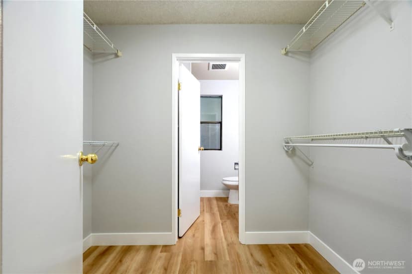 Property photo for 10401 Ne 32nd Place #a101, Bellevue photo 13