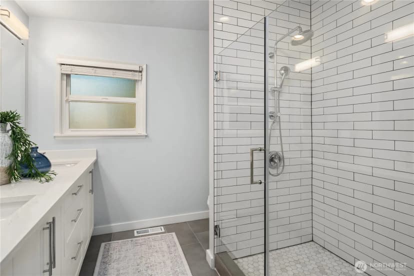 Property photo for 1744 127th Avenue Se, Bellevue photo 16