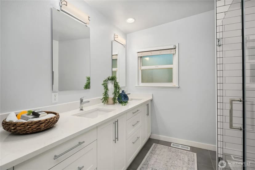 Property photo for 1744 127th Avenue Se, Bellevue photo 15