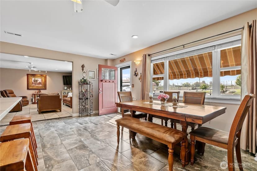Property photo for 2101 Forsell Road, Grandview photo 13