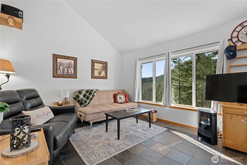 Property photo for 241 Chickadee Mountain Lane, Chelan photo 6