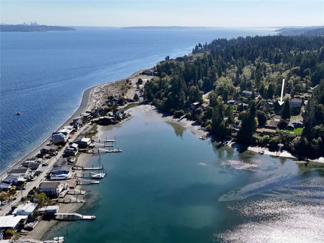 Property photo for 10240 Ne Lafayette Avenue, Bainbridge Island photo 2