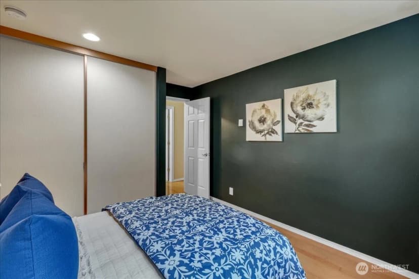 Property photo for 5249 40th Avenue Ne #101, Seattle photo 16