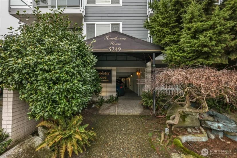 Property photo for 5249 40th Avenue Ne #101, Seattle photo 22