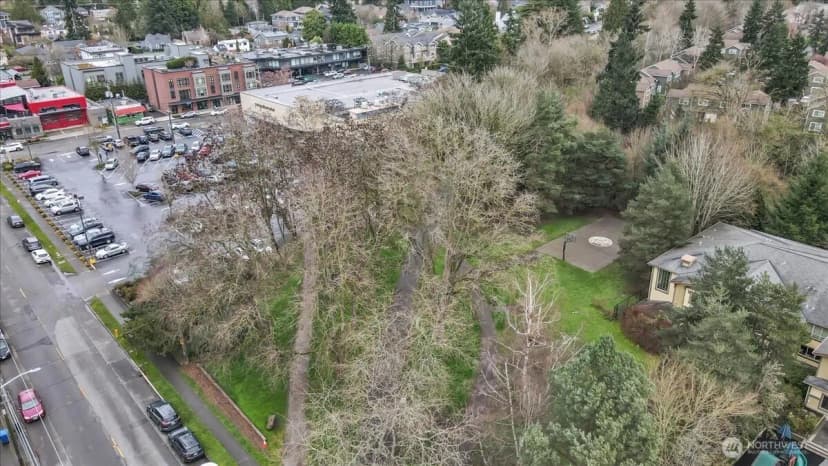 Property photo for 5249 40th Avenue Ne #101, Seattle photo 24