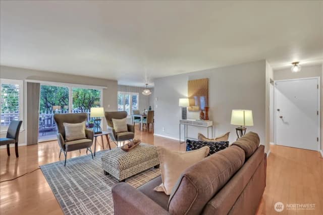 Property photo for 5249 40th Avenue Ne #101, Seattle photo 4