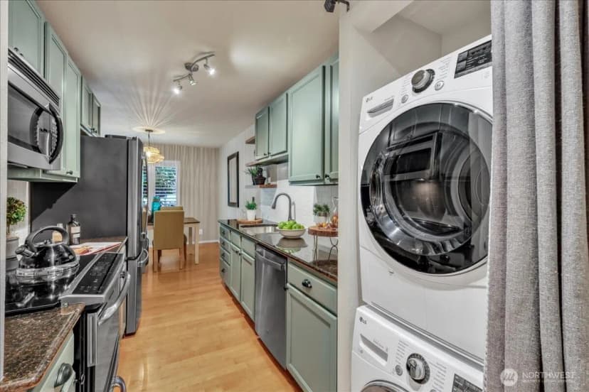 Property photo for 5249 40th Avenue Ne #101, Seattle photo 8