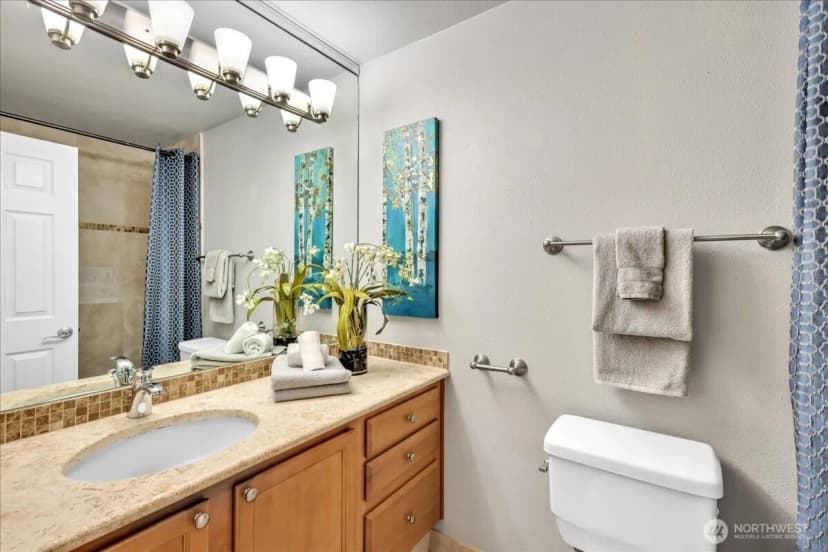 Property photo for 5249 40th Avenue Ne #101, Seattle photo 17