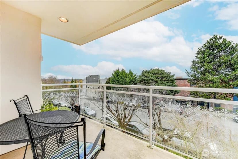 Property photo for 1527 California Avenue Sw #301, Seattle photo 3