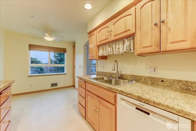 Property photo for 1527 California Avenue Sw #301, Seattle photo 9