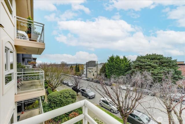 Property photo for 1527 California Avenue Sw #301, Seattle photo 4