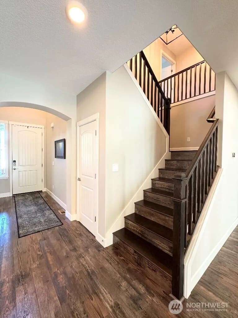 Property photo for 885 N Squire Drive, Ridgefield photo 9