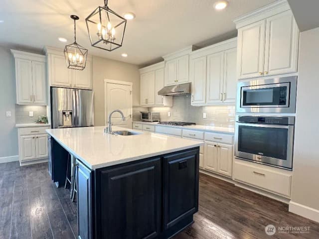 Property photo for 885 N Squire Drive, Ridgefield photo 5