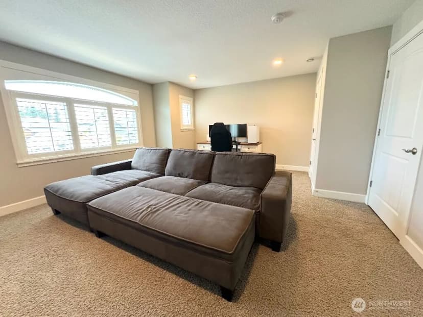 Property photo for 885 N Squire Drive, Ridgefield photo 22