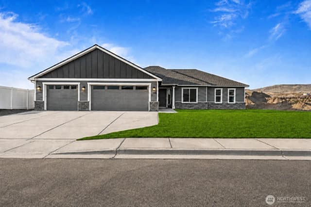 Property photo for 8391 Desert Greens Loop Se, Othello