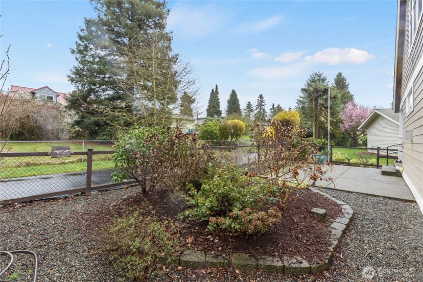 Property photo for 3322 Garden Court N, Renton photo 34