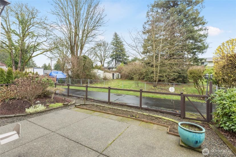 Property photo for 3322 Garden Court N, Renton photo 36