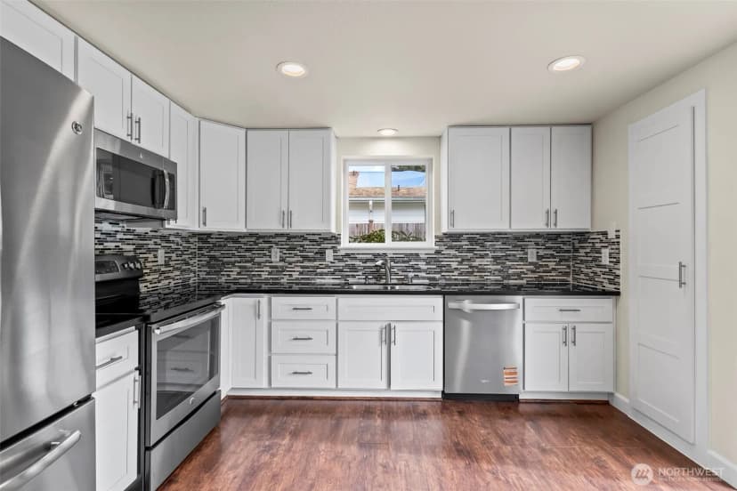Property photo for 8410 29th Street W, University Place photo 13