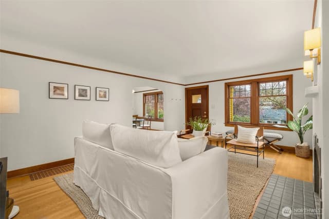 Property photo for 1724 31st Avenue, Seattle photo 4