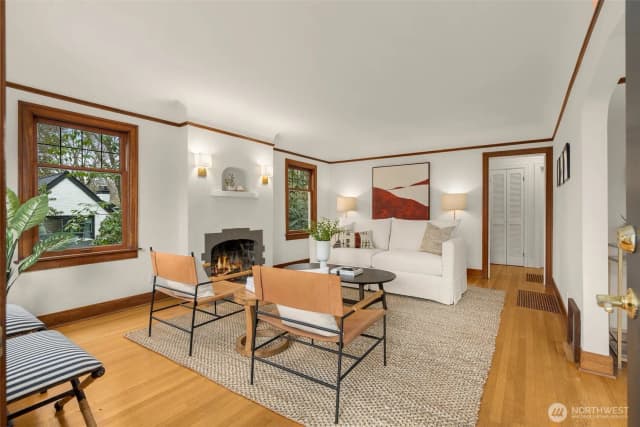 Property photo for 1724 31st Avenue, Seattle photo 2
