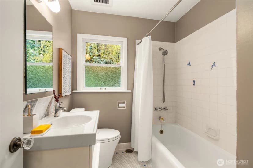 Property photo for 1724 31st Avenue, Seattle photo 14