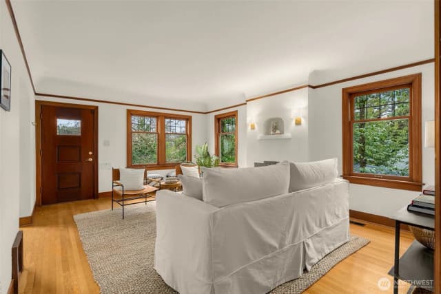 Property photo for 1724 31st Avenue, Seattle photo 3