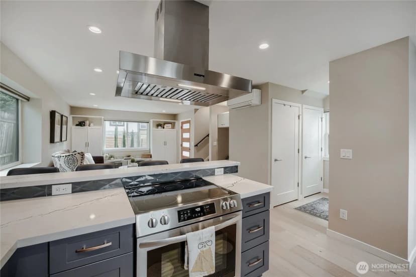 Property photo for 12534 C 5th Avenue Ne, Seattle photo 9