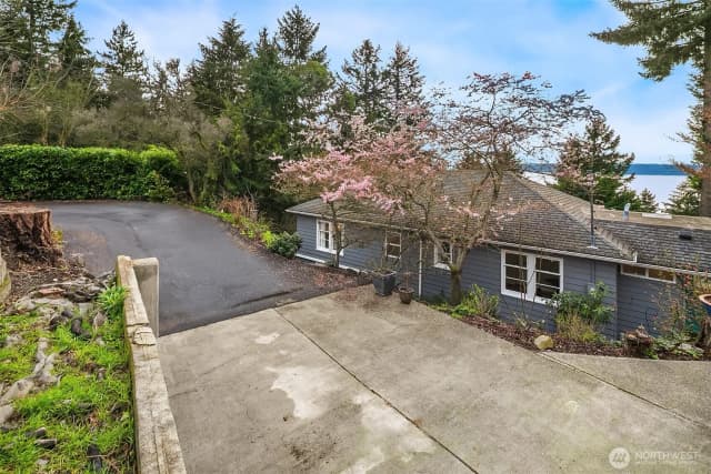 Property photo for 15828 25th Avenue Sw, Burien photo 4