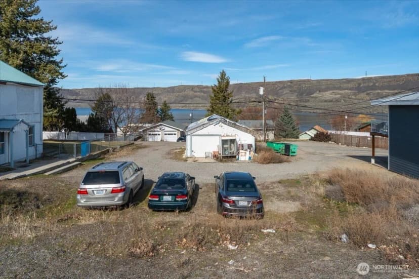 Property photo for 119 E Coulee Boulevard, Electric City photo 39