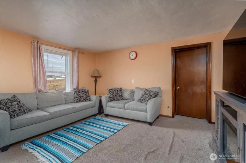 Property photo for 119 E Coulee Boulevard, Electric City photo 21