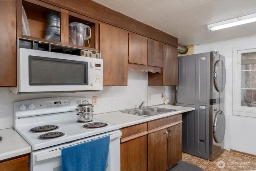 Property photo for 119 E Coulee Boulevard, Electric City photo 28