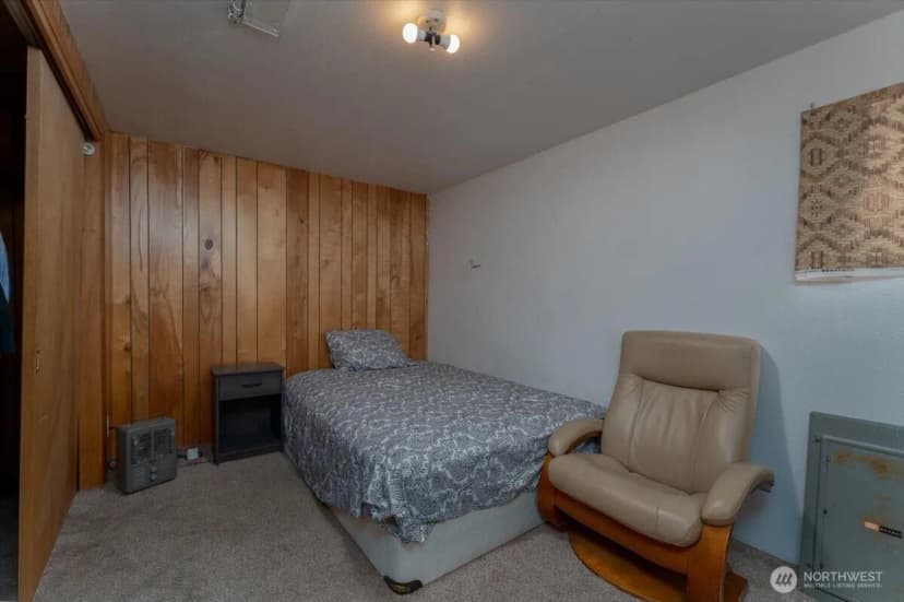 Property photo for 119 E Coulee Boulevard, Electric City photo 23