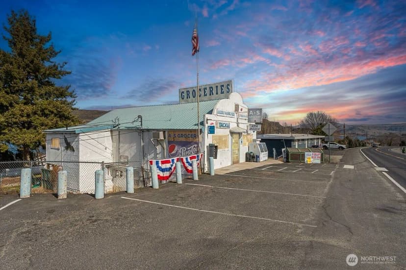 Property photo for 119 E Coulee Boulevard, Electric City